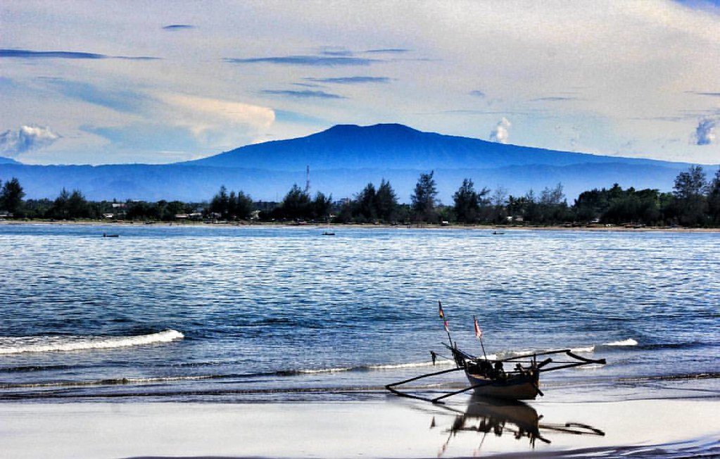 Pesona Pantai Tapak Paderi, Destinasi Wisata Andalan Bengkulu