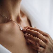 Mengapa Kalung Berlian Asli Sering Dianggap sebagai Simbol Keabadian dan Keanggunan?
